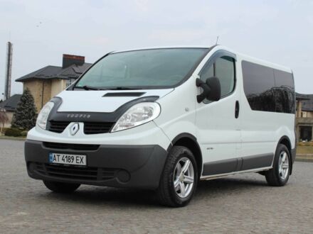 Белый Рено Трафик, объемом двигателя 2 л и пробегом 251 тыс. км за 12328 $, фото 1 на Automoto.ua