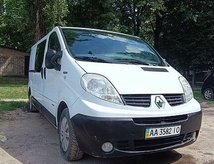 Білий Рено Трафік, об'ємом двигуна 2 л та пробігом 126 тис. км за 14000 $, фото 1 на Automoto.ua