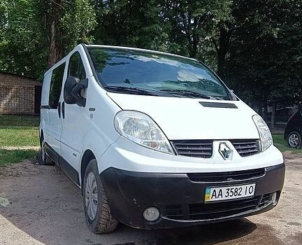 Белый Рено Трафик, объемом двигателя 2 л и пробегом 126 тыс. км за 14000 $, фото 1 на Automoto.ua