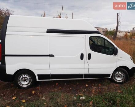 Белый Рено Трафик, объемом двигателя 2 л и пробегом 239 тыс. км за 9112 $, фото 1 на Automoto.ua