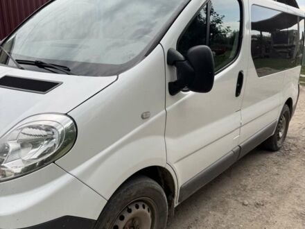 Білий Рено Трафік, об'ємом двигуна 2 л та пробігом 321 тис. км за 10000 $, фото 1 на Automoto.ua