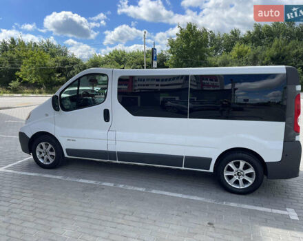 Белый Рено Трафик, объемом двигателя 2.5 л и пробегом 270 тыс. км за 12000 $, фото 1 на Automoto.ua