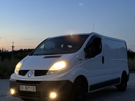 Белый Рено Трафик, объемом двигателя 2 л и пробегом 205 тыс. км за 11200 $, фото 1 на Automoto.ua