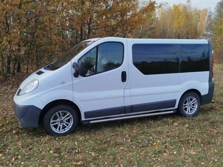 Белый Рено Трафик, объемом двигателя 2 л и пробегом 330 тыс. км за 10900 $, фото 1 на Automoto.ua