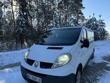 Белый Рено Трафик, объемом двигателя 2 л и пробегом 320 тыс. км за 12000 $, фото 1 на Automoto.ua