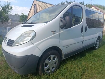Білий Рено Трафік, об'ємом двигуна 2 л та пробігом 253 тис. км за 11000 $, фото 1 на Automoto.ua