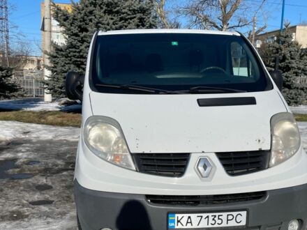Белый Рено Трафик, объемом двигателя 2 л и пробегом 320 тыс. км за 10800 $, фото 1 на Automoto.ua