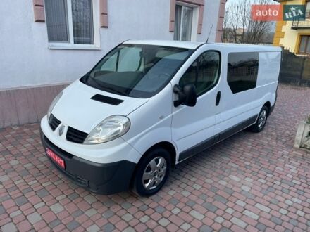 Белый Рено Трафик, объемом двигателя 2 л и пробегом 248 тыс. км за 12799 $, фото 1 на Automoto.ua