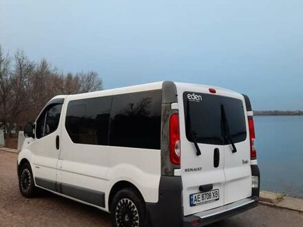 Белый Рено Трафик, объемом двигателя 2 л и пробегом 260 тыс. км за 12000 $, фото 1 на Automoto.ua