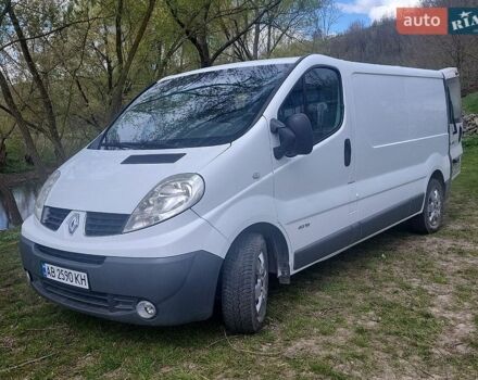 Белый Рено Трафик, объемом двигателя 2 л и пробегом 251 тыс. км за 11000 $, фото 1 на Automoto.ua