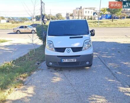 Белый Рено Трафик, объемом двигателя 2 л и пробегом 285 тыс. км за 13200 $, фото 1 на Automoto.ua
