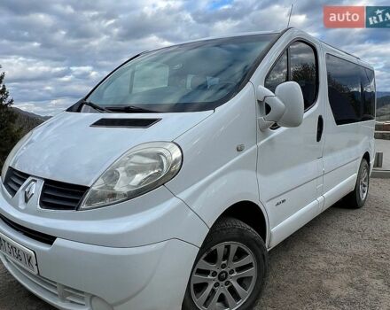 Белый Рено Трафик, объемом двигателя 2 л и пробегом 384 тыс. км за 12300 $, фото 1 на Automoto.ua
