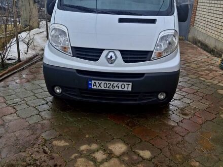 Белый Рено Трафик, объемом двигателя 2 л и пробегом 230 тыс. км за 10000 $, фото 1 на Automoto.ua