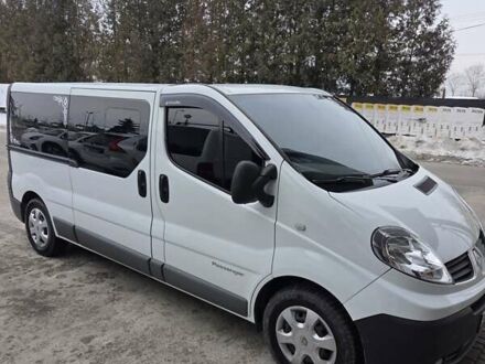 Білий Рено Трафік, об'ємом двигуна 2 л та пробігом 205 тис. км за 15500 $, фото 1 на Automoto.ua