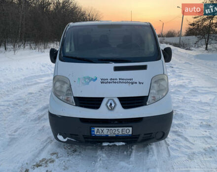 Белый Рено Трафик, объемом двигателя 2 л и пробегом 370 тыс. км за 10000 $, фото 1 на Automoto.ua