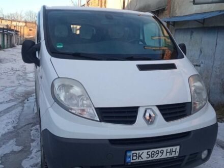 Белый Рено Трафик, объемом двигателя 2 л и пробегом 199 тыс. км за 13200 $, фото 1 на Automoto.ua