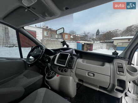 Белый Рено Трафик, объемом двигателя 2 л и пробегом 275 тыс. км за 13000 $, фото 1 на Automoto.ua