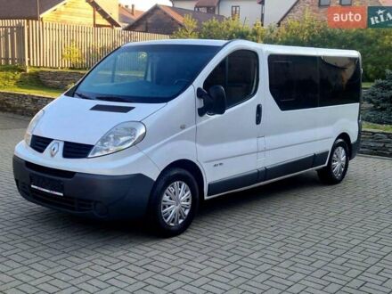 Белый Рено Трафик, объемом двигателя 2 л и пробегом 281 тыс. км за 10000 $, фото 1 на Automoto.ua