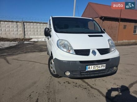 Белый Рено Трафик, объемом двигателя 2 л и пробегом 320 тыс. км за 10000 $, фото 1 на Automoto.ua