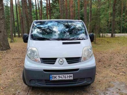 Белый Рено Трафик, объемом двигателя 2 л и пробегом 280 тыс. км за 12100 $, фото 1 на Automoto.ua