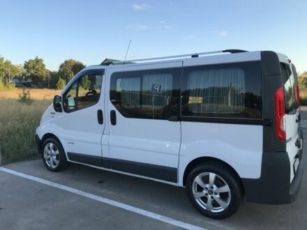 Белый Рено Трафик, объемом двигателя 2 л и пробегом 275 тыс. км за 11900 $, фото 1 на Automoto.ua