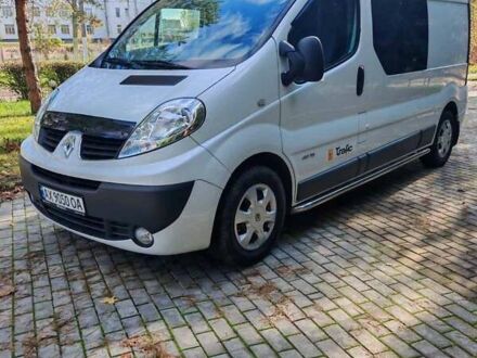 Белый Рено Трафик, объемом двигателя 2 л и пробегом 199 тыс. км за 11900 $, фото 1 на Automoto.ua