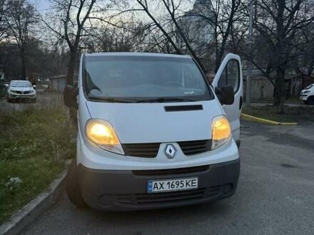 Белый Рено Трафик, объемом двигателя 2 л и пробегом 275 тыс. км за 13000 $, фото 1 на Automoto.ua