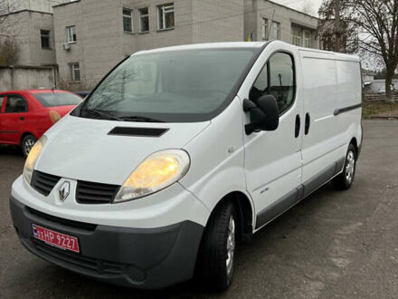 Белый Рено Трафик, объемом двигателя 2 л и пробегом 234 тыс. км за 12100 $, фото 1 на Automoto.ua
