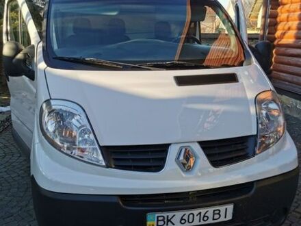 Белый Рено Трафик, объемом двигателя 2 л и пробегом 299 тыс. км за 11000 $, фото 1 на Automoto.ua