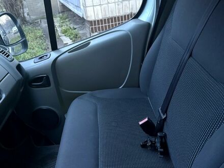 Белый Рено Трафик, объемом двигателя 2 л и пробегом 27500 тыс. км за 12700 $, фото 1 на Automoto.ua