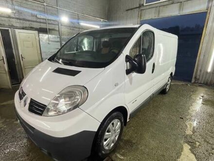 Белый Рено Трафик, объемом двигателя 2 л и пробегом 255 тыс. км за 10500 $, фото 1 на Automoto.ua