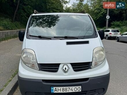 Белый Рено Трафик, объемом двигателя 2 л и пробегом 329 тыс. км за 12500 $, фото 1 на Automoto.ua