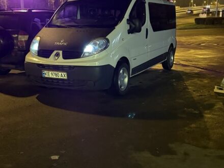 Белый Рено Трафик, объемом двигателя 2 л и пробегом 355 тыс. км за 8800 $, фото 1 на Automoto.ua