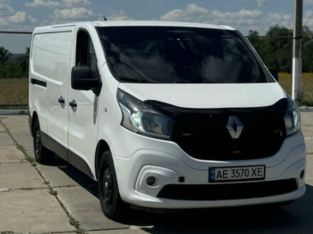 Белый Рено Трафик, объемом двигателя 1.6 л и пробегом 250 тыс. км за 15000 $, фото 1 на Automoto.ua