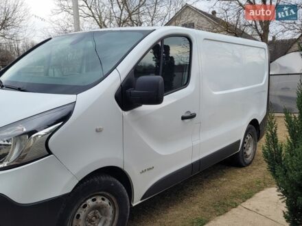 Белый Рено Трафик, объемом двигателя 1.6 л и пробегом 330 тыс. км за 10000 $, фото 1 на Automoto.ua