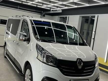 Белый Рено Трафик, объемом двигателя 1.6 л и пробегом 220 тыс. км за 16500 $, фото 1 на Automoto.ua