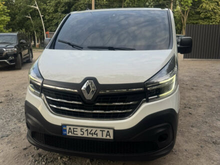 Белый Рено Трафик, объемом двигателя 2 л и пробегом 235 тыс. км за 21000 $, фото 1 на Automoto.ua