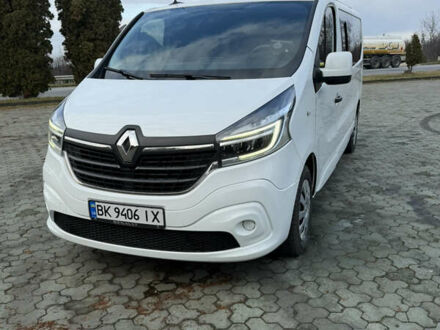 Белый Рено Трафик, объемом двигателя 2 л и пробегом 261 тыс. км за 22000 $, фото 1 на Automoto.ua
