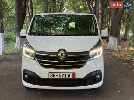 Белый Рено Трафик, объемом двигателя 2 л и пробегом 257 тыс. км за 23250 $, фото 1 на Automoto.ua