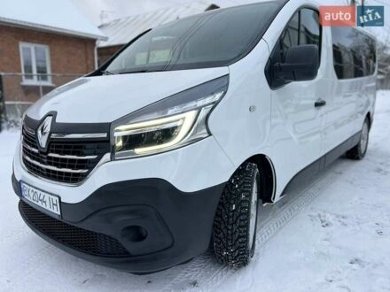 Белый Рено Трафик, объемом двигателя 2 л и пробегом 97 тыс. км за 27000 $, фото 1 на Automoto.ua