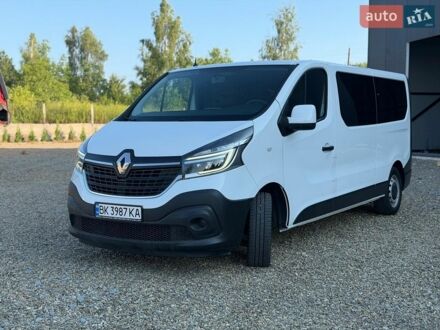 Белый Рено Трафик, объемом двигателя 2 л и пробегом 255 тыс. км за 21900 $, фото 1 на Automoto.ua