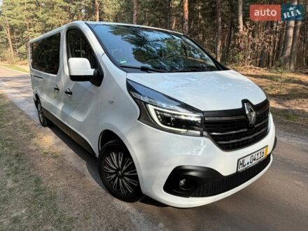 Белый Рено Трафик, объемом двигателя 2 л и пробегом 275 тыс. км за 27800 $, фото 1 на Automoto.ua