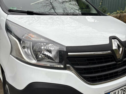 Белый Рено Трафик, объемом двигателя 2 л и пробегом 199 тыс. км за 23300 $, фото 1 на Automoto.ua