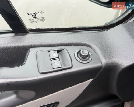 Бежевый Рено Трафик, объемом двигателя 1.6 л и пробегом 230 тыс. км за 16222 $, фото 11 на Automoto.ua