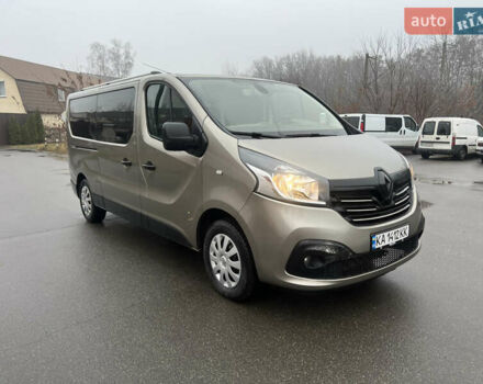 Бежевый Рено Трафик, объемом двигателя 1.6 л и пробегом 230 тыс. км за 16222 $, фото 2 на Automoto.ua