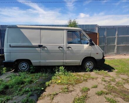 Бежевий Рено Трафік, об'ємом двигуна 2 л та пробігом 350 тис. км за 2796 $, фото 1 на Automoto.ua