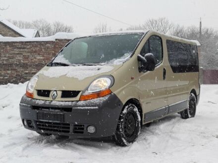 Бежевый Рено Трафик, объемом двигателя 2.5 л и пробегом 296 тыс. км за 3999 $, фото 1 на Automoto.ua