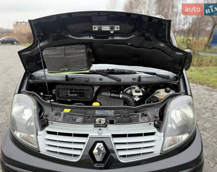 Чорний Рено Трафік, об'ємом двигуна 2 л та пробігом 301 тис. км за 12700 $, фото 23 на Automoto.ua