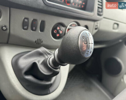 Чорний Рено Трафік, об'ємом двигуна 2 л та пробігом 255 тис. км за 13499 $, фото 46 на Automoto.ua