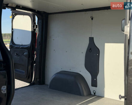 Черный Рено Трафик, объемом двигателя 1.6 л и пробегом 197 тыс. км за 13490 $, фото 21 на Automoto.ua